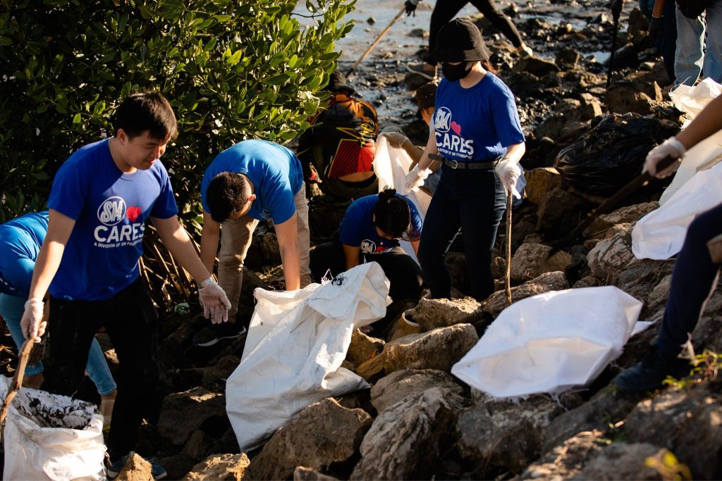 SM targets biggest haul on International Coastal Cleanup Day