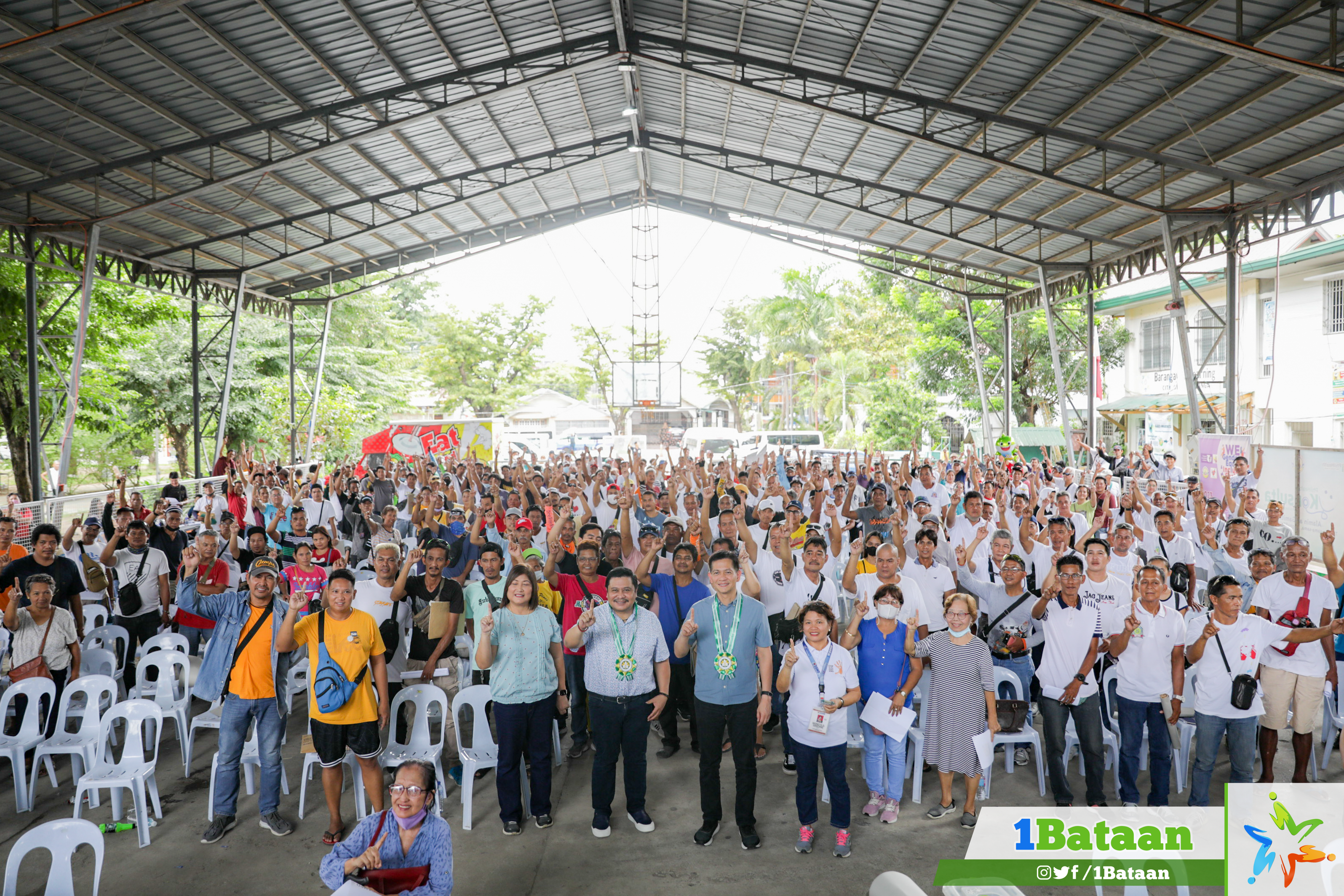 Sen. Estrada commits to extend help in Bataan