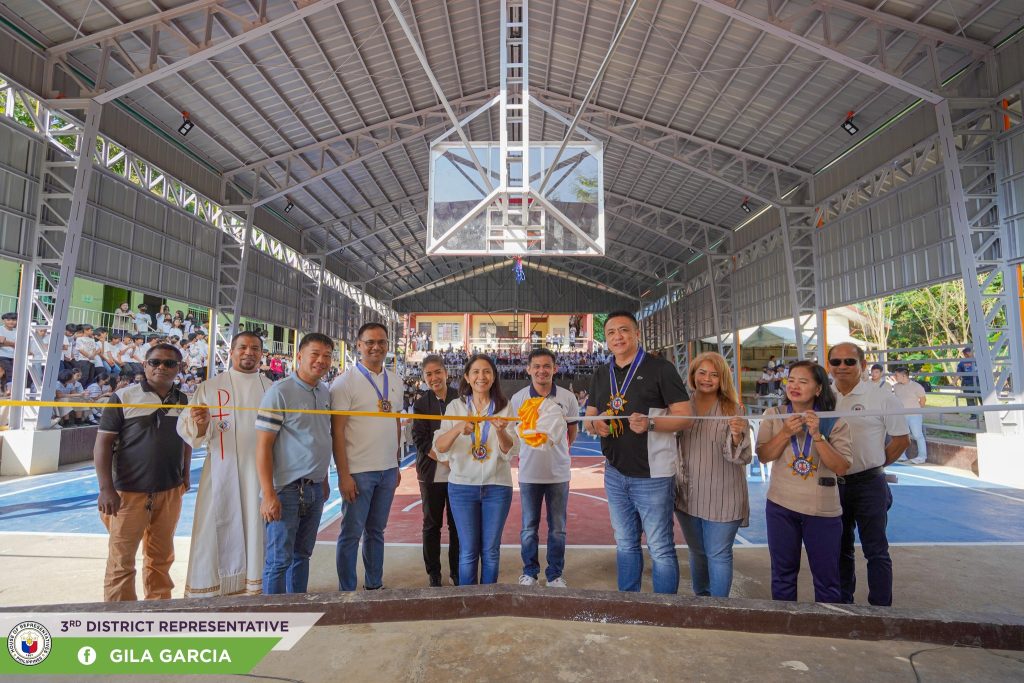 Garcia builds covered courts in Dinalupihan