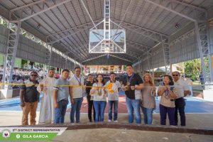 Garcia builds covered courts in Dinalupihan