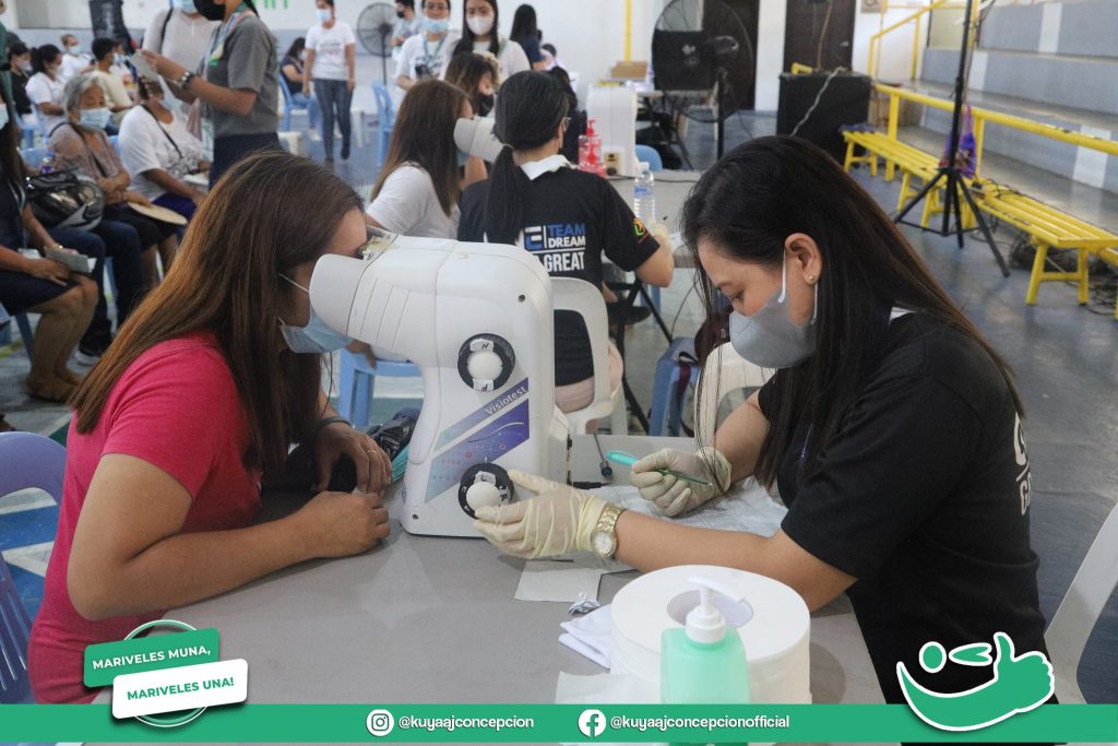 Libreng check up at salamin sa mata