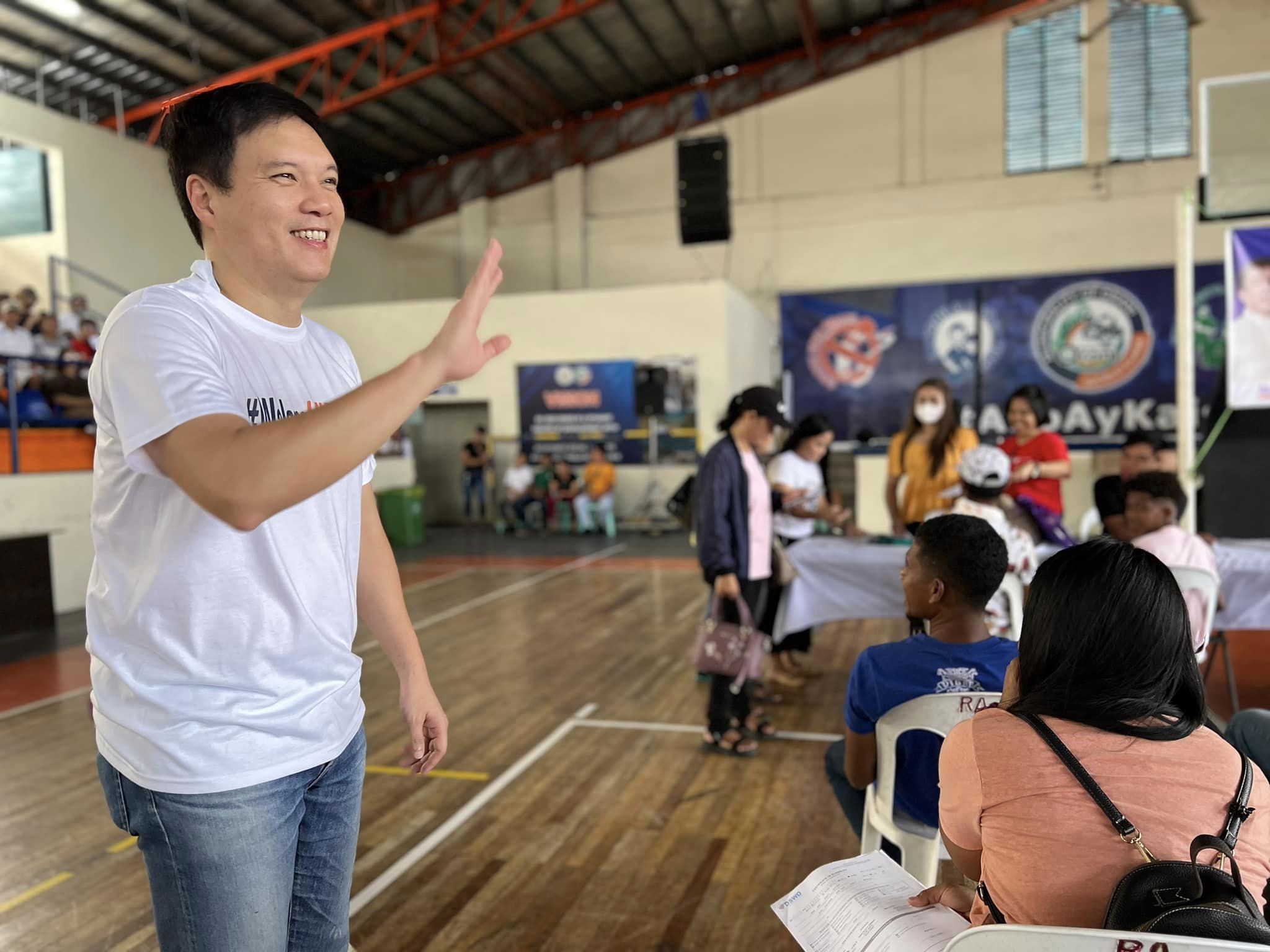 Orani folks get financial assistance