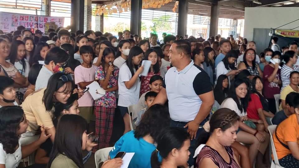 Abucay Vice Mayor, namahagi ng educational assistance