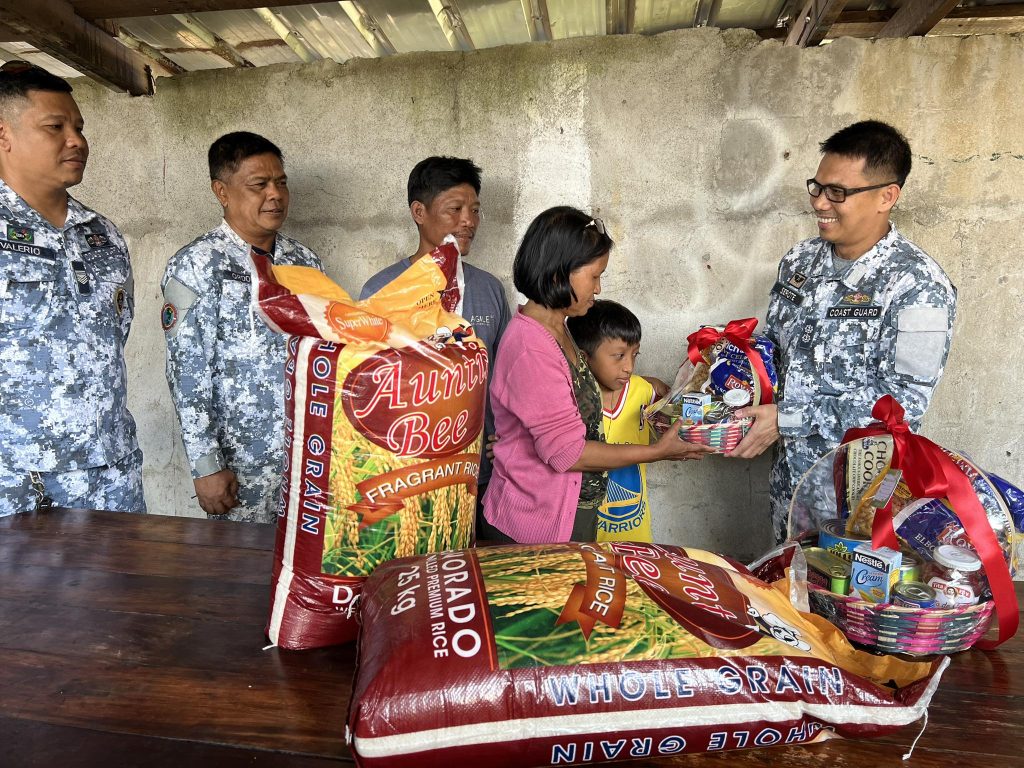 Coast Guard Bataan assists owner of capsized banca