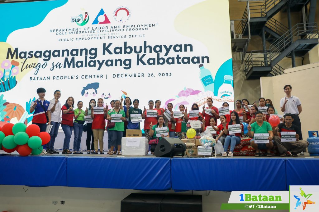DOLE awards livelihood packages to parents of child laborers