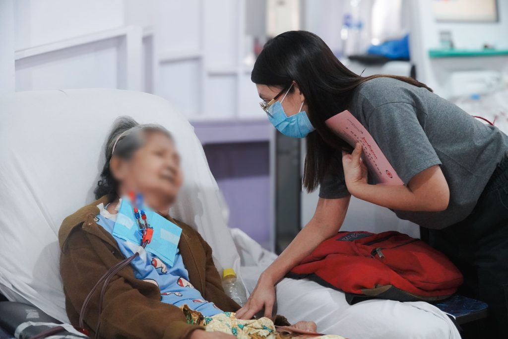 GNPD volunteers spark love