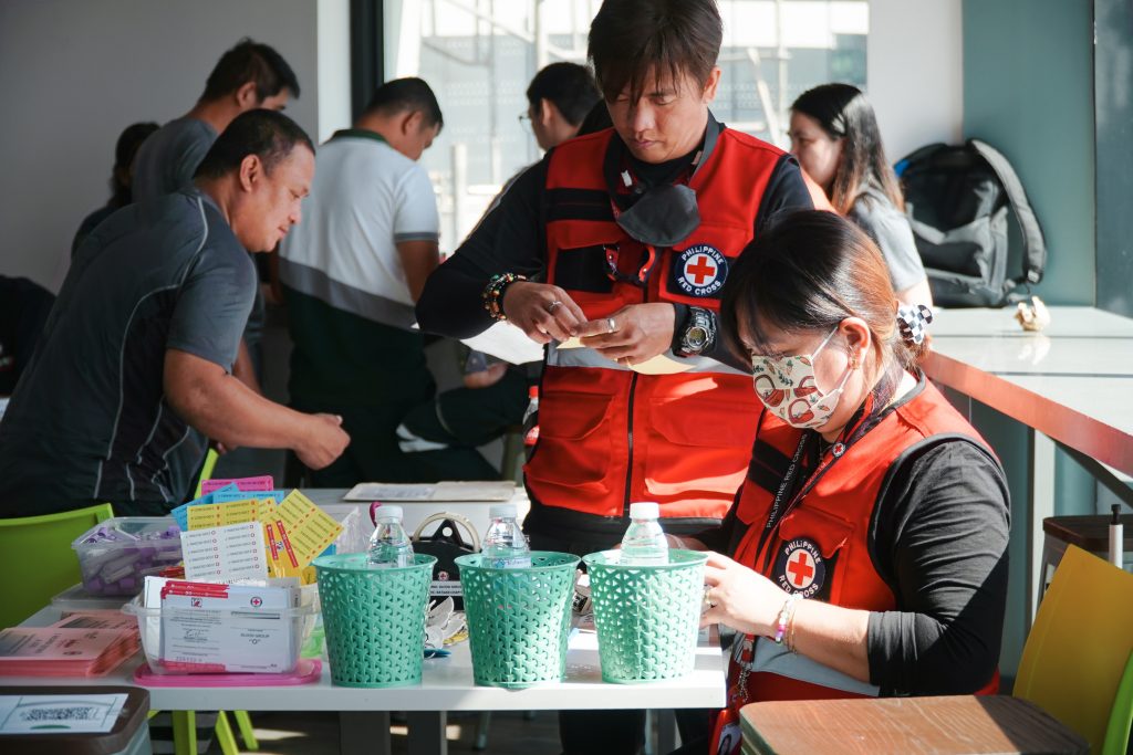 GNPD volunteers spark love