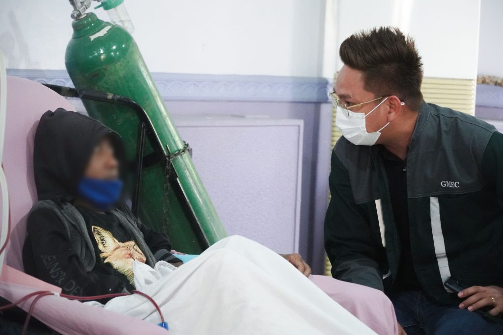 GNPD volunteers spark love