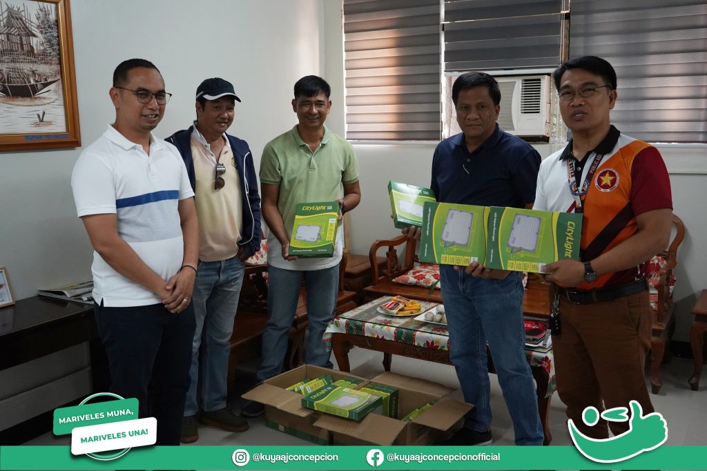 Mariveles donates LED lights to PUP covered court