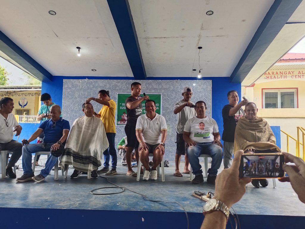 Mga punong barangay ng Mariveles, nagpakalbo