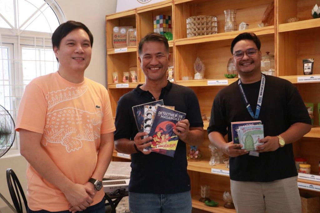 Roman donates computer, books to Samal library