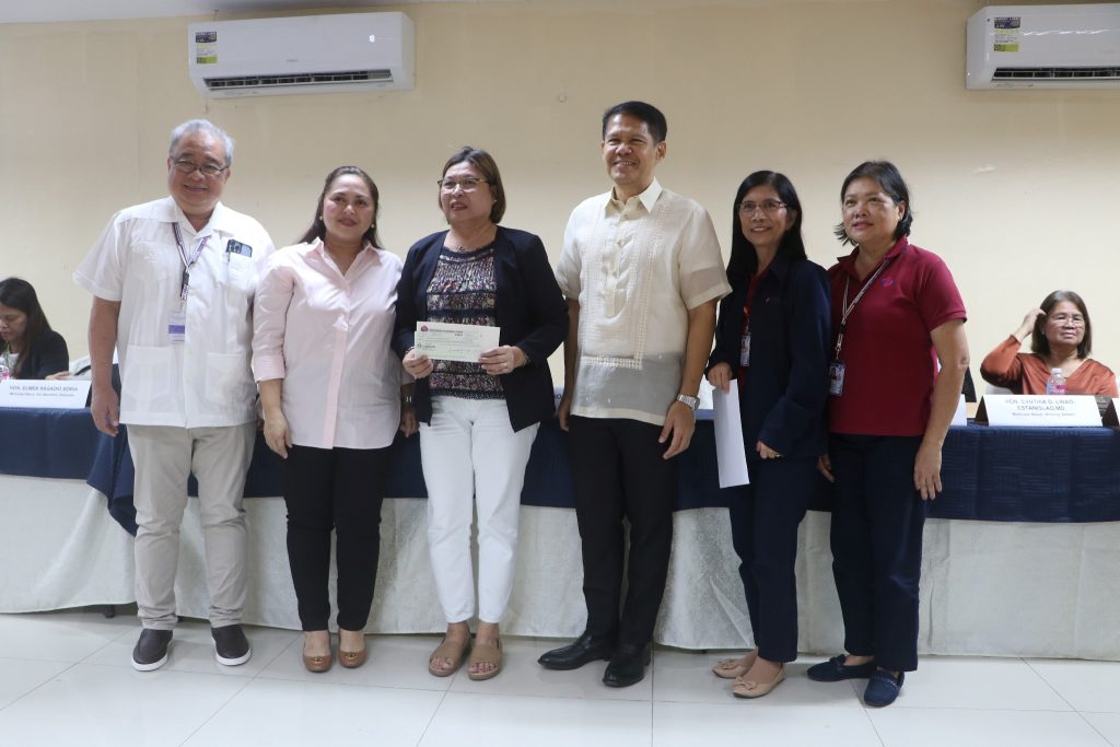 SBMA naglabas ng ₱204.7-M revenue shares para sa 8 LGU