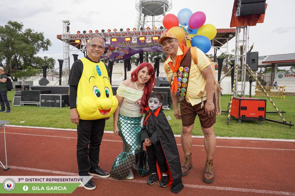 Bahay ni Impo Halloween goes to Disneyland