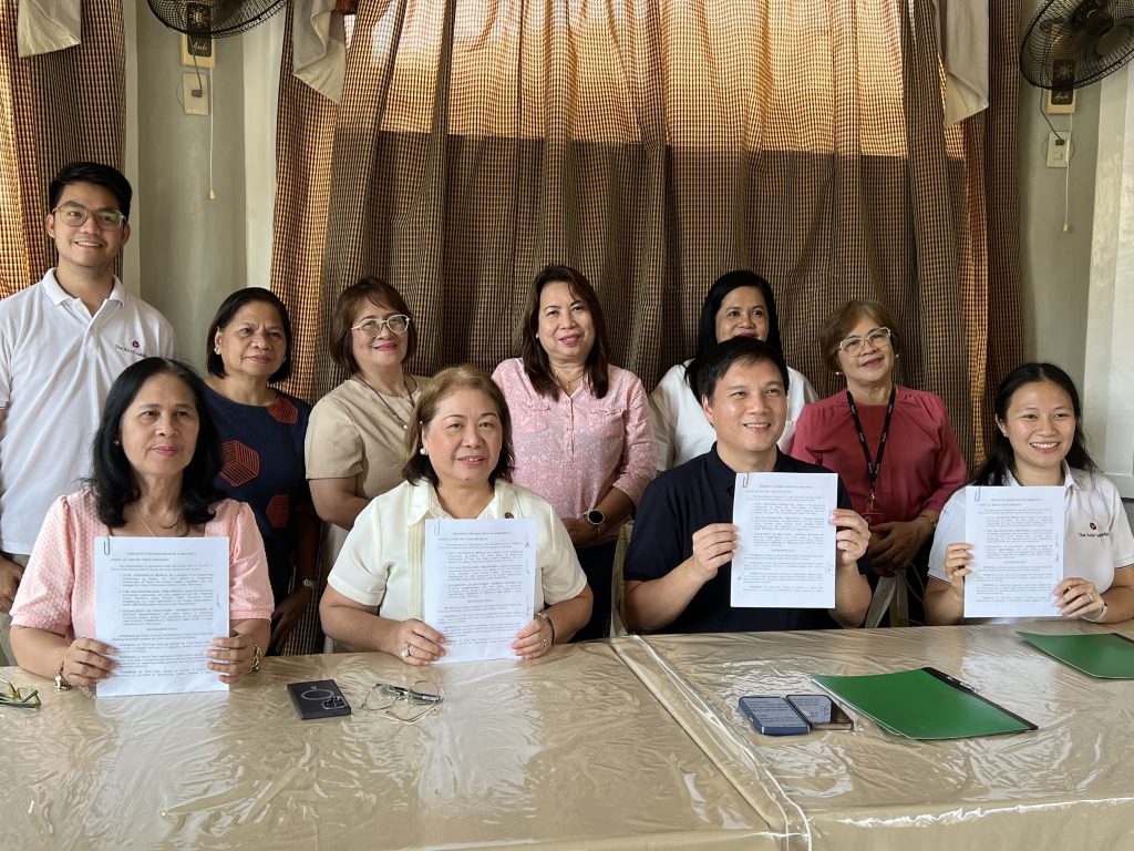 Bataan launches innovative mobile library