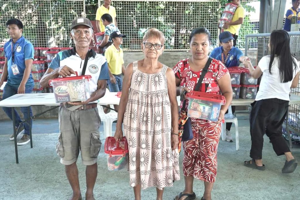 Sinimulan na ang pamamahagi ng Pamaskong Handog