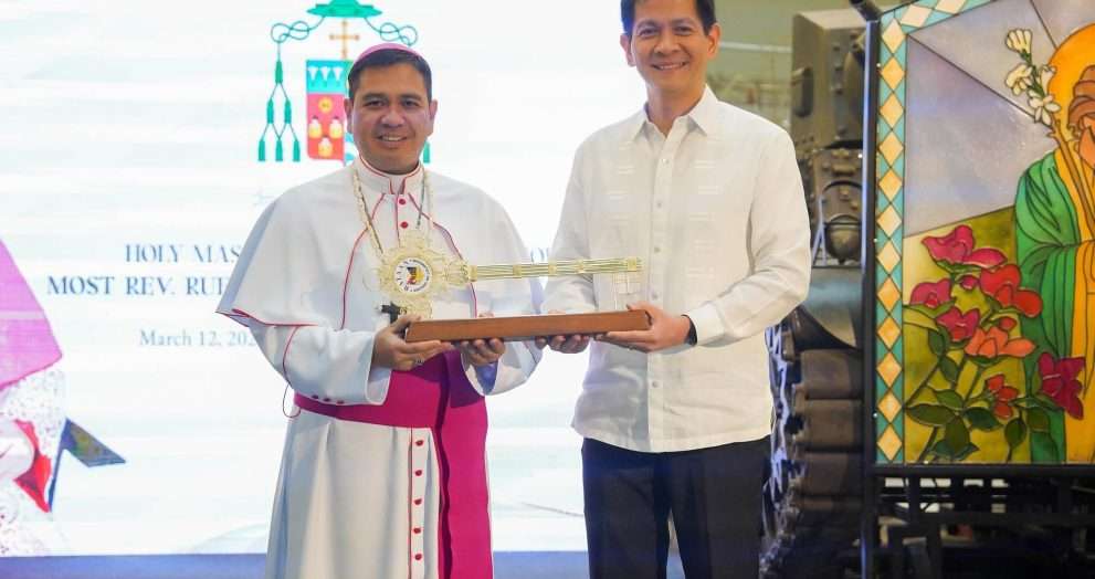 Bishop Sescon vows to work with Bataan execs