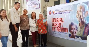 Cash gifts sa mga senior citizens, naipamahagi na