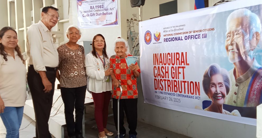 Cash gifts sa mga senior citizens, naipamahagi na