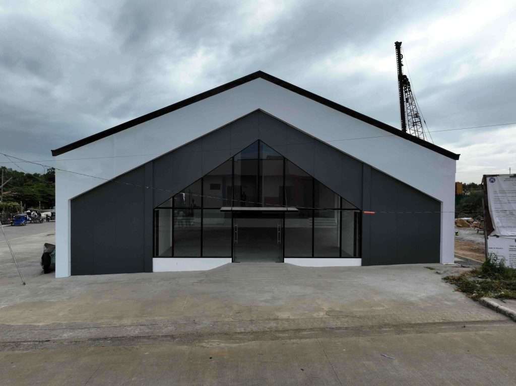 DPWH nagtayo ng multi-purpose facility para sa mga biktima ng sunog at informal settlers