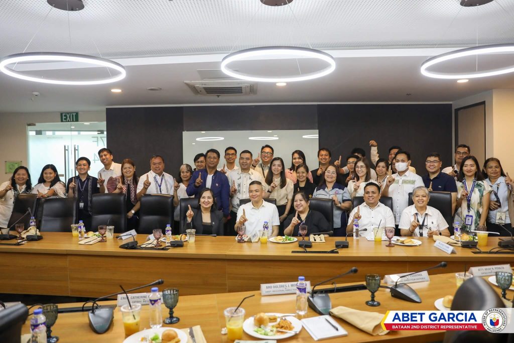 Cong. Abet presents coastal defense, flood control, and expressway projects