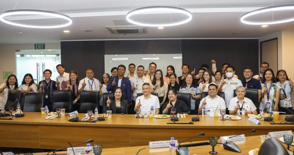 Cong. Abet presents coastal defense, flood control, and expressway projects