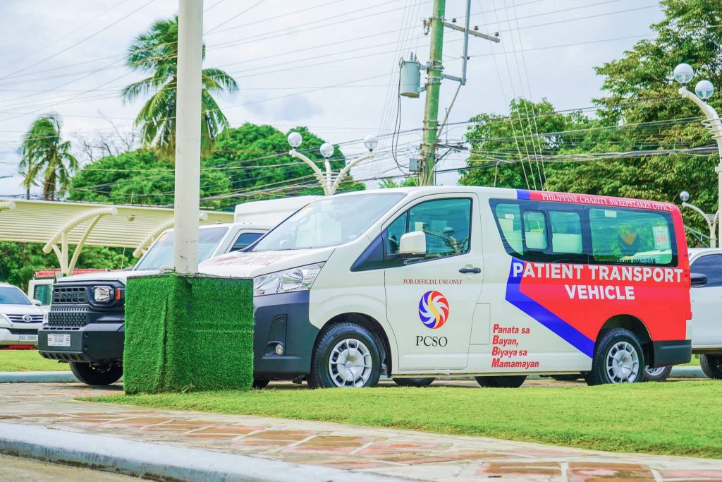 Dagdag na ambulansya at service vehicle sa Pilar