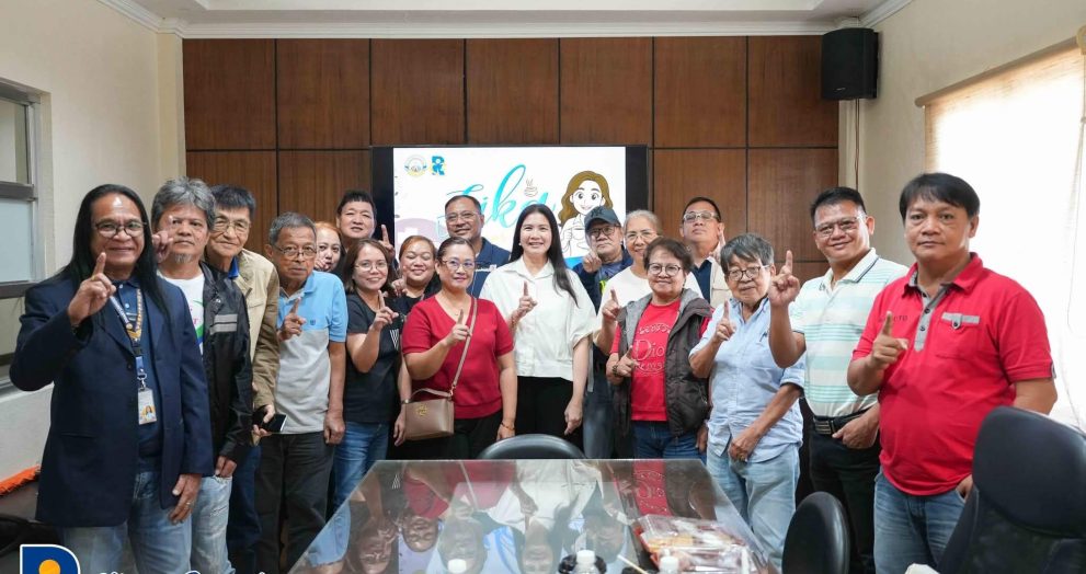 Mayor Garcia hosts fika with local media