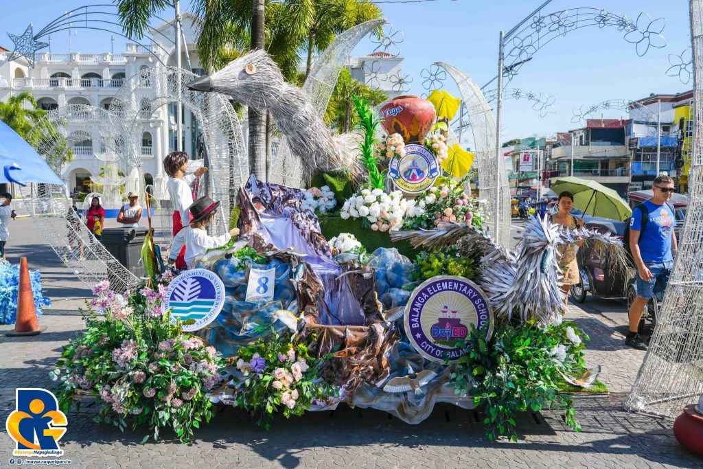 Bird Trike Float Parade ng Balanga City, hinangaan