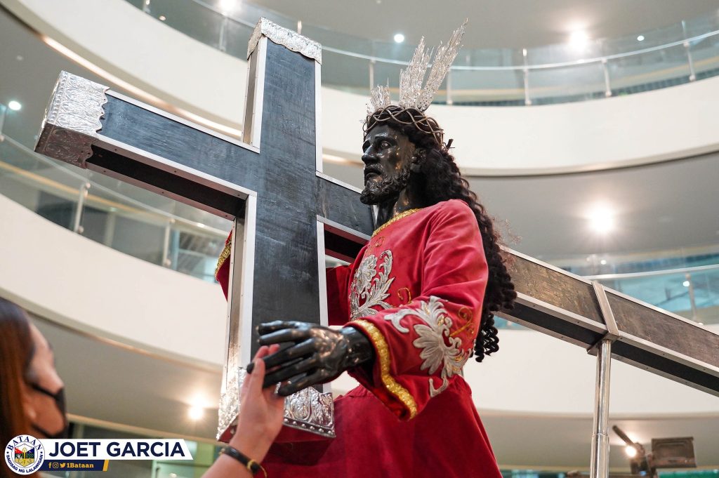 Bataenos warmly welcome Nuestro Padre Jesus Nazareno