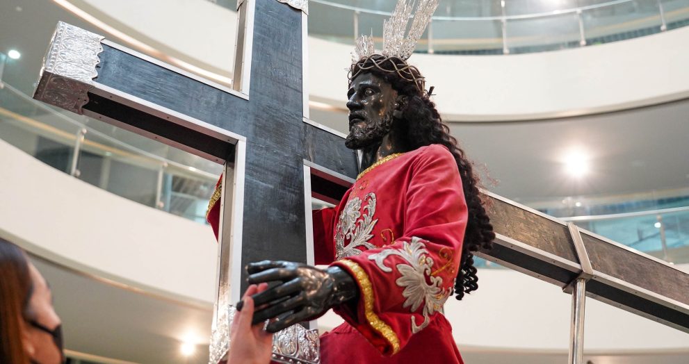 Bataenos warmly welcome Nuestro Padre Jesus Nazareno