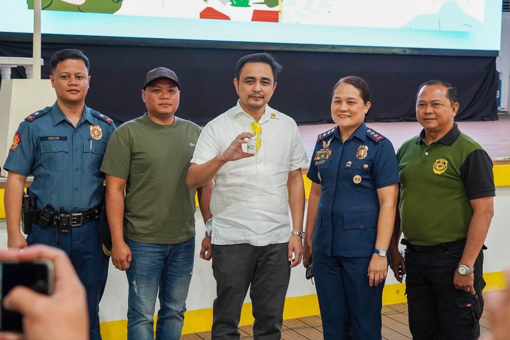 Limay municipal employees take drug test