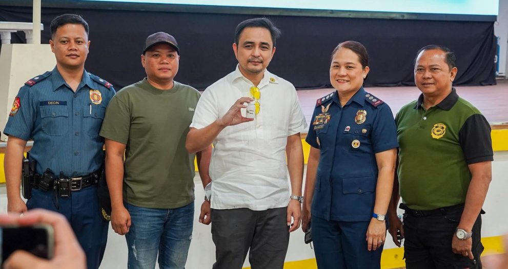 Limay municipal employees take drug test