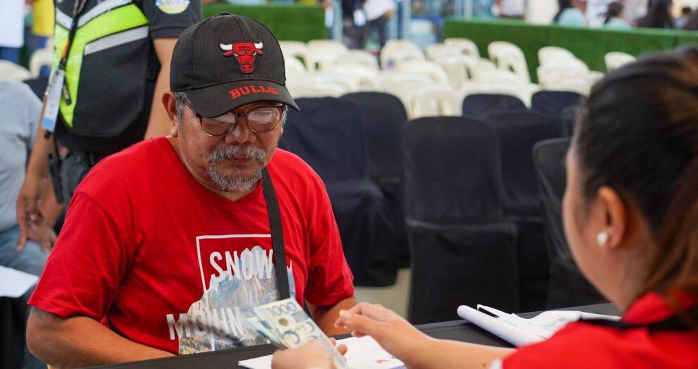9,000 tricycle drivers in Bataan 2nd District receive ₱5,000 cash aid