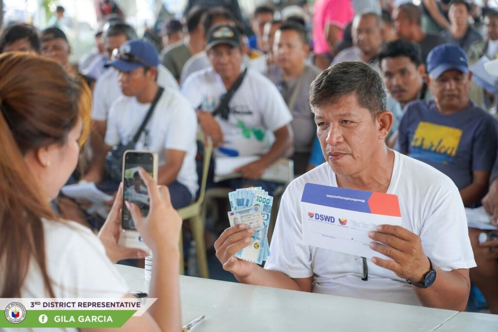 TODA members in Morong receive cash aid
