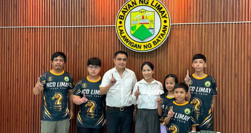 Mayor David, Kagawad Cabulao support local chess player